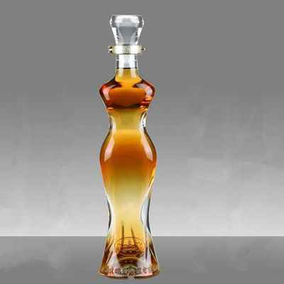 Уникальные стеклянные бутылки для вина с промышленным напитком