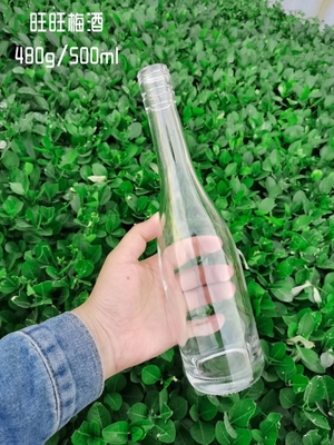 Бутылка из прозрачного белого стекла для водки, виски и джина