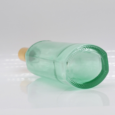 Super Flint Glass Whiskey Rum Gin Бутылки с индивидуальным рельефным резным дизайном и деревянной крышкой